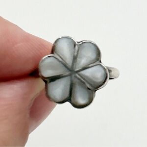 Adorable Vintage Southwestern Mother of Pearl Flower Sterling Silver Ring